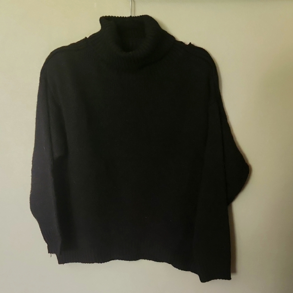 Long-Sleeve Black Turtleneck Knit Sweater With Back Slit
